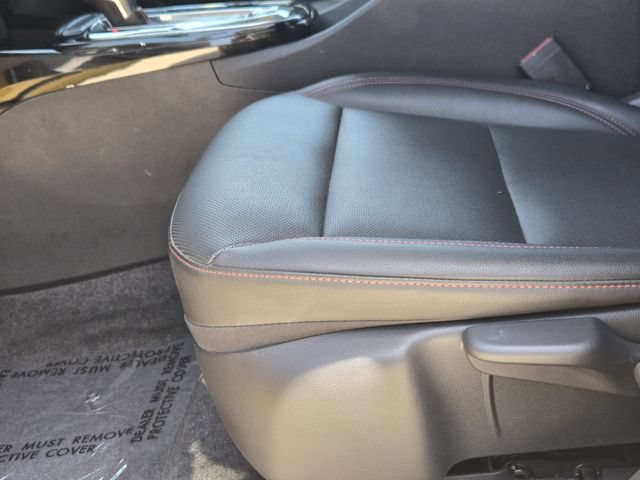 Used 2025 Chevrolet Trax RS w/ Sunroof Package FWD image 17