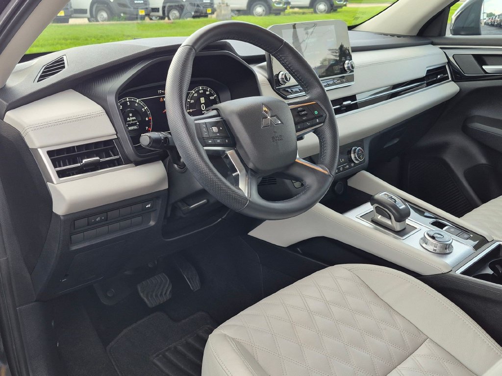 Used 2024 Mitsubishi Outlander SEL AWD/4WD image 9
