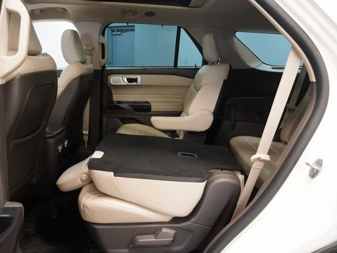 Used 2020 Ford Explorer Platinum w/ Premium Technology Package image 27