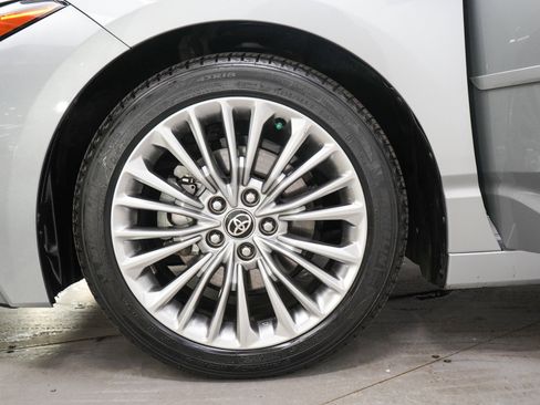 Used 2021 Toyota Avalon Limited w/ Advanced Safety Package FWD image 29