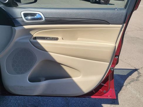 Used 2022 Jeep Grand Cherokee Laredo E image 16