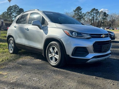 Used 2019 Chevrolet Trax LT w/ LT Convenience Package image 1