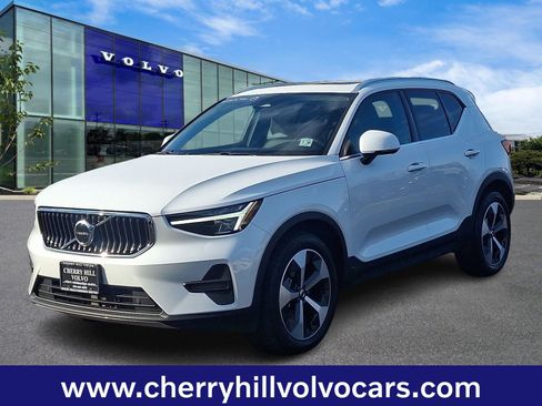 Certified 2025 Volvo XC40 B5 Core w/ Protection Package Premier image 3