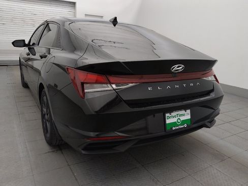 Used 2022 Hyundai Elantra SEL w/ Convenience Package FWD image 5