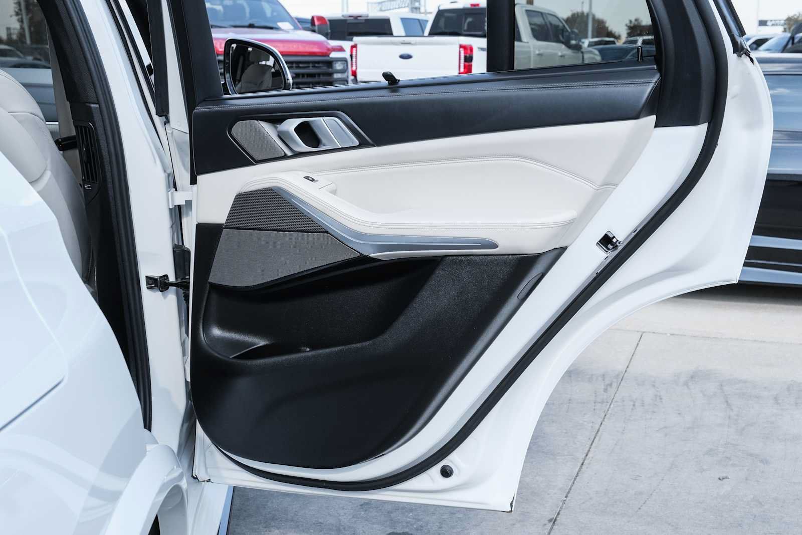 Used 2019 BMW X5 xDrive40i w/ M Sport Package AWD/4WD image 41