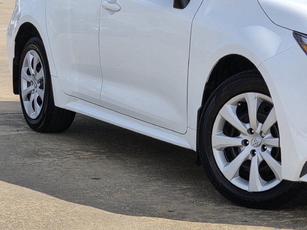 Used 2026 Toyota Corolla LE FWD image 12
