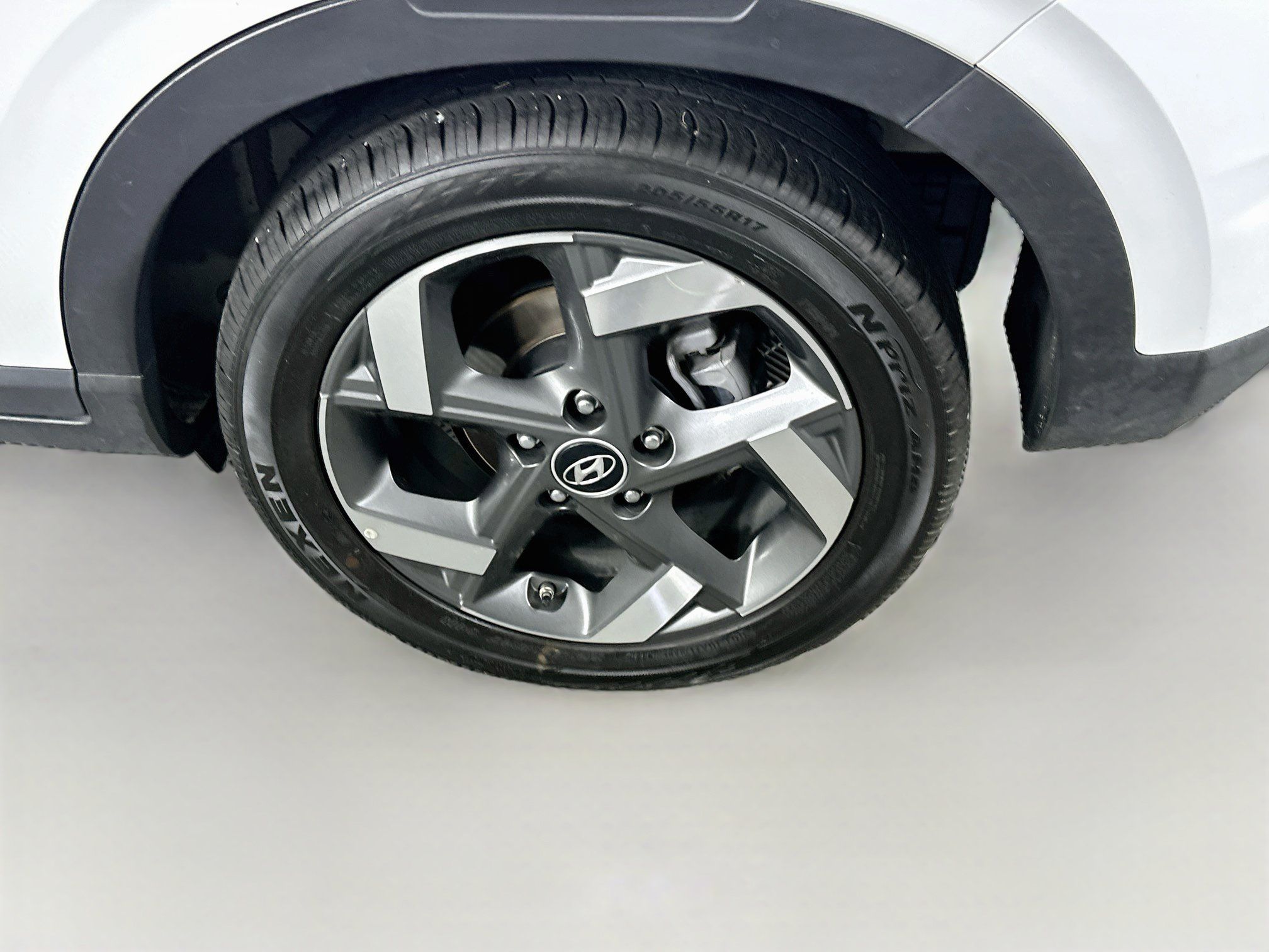 Used 2025 Hyundai Venue SEL FWD image 11