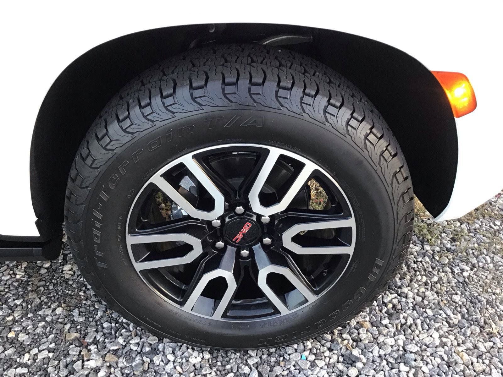 Used 2021 GMC Yukon AT4 w/ Technology Package AWD/4WD image 9