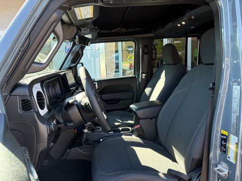 Certified 2025 Jeep Gladiator Mojave AWD/4WD image 14