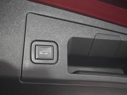 Used 2018 Cadillac XT5 Platinum AWD/4WD image 11