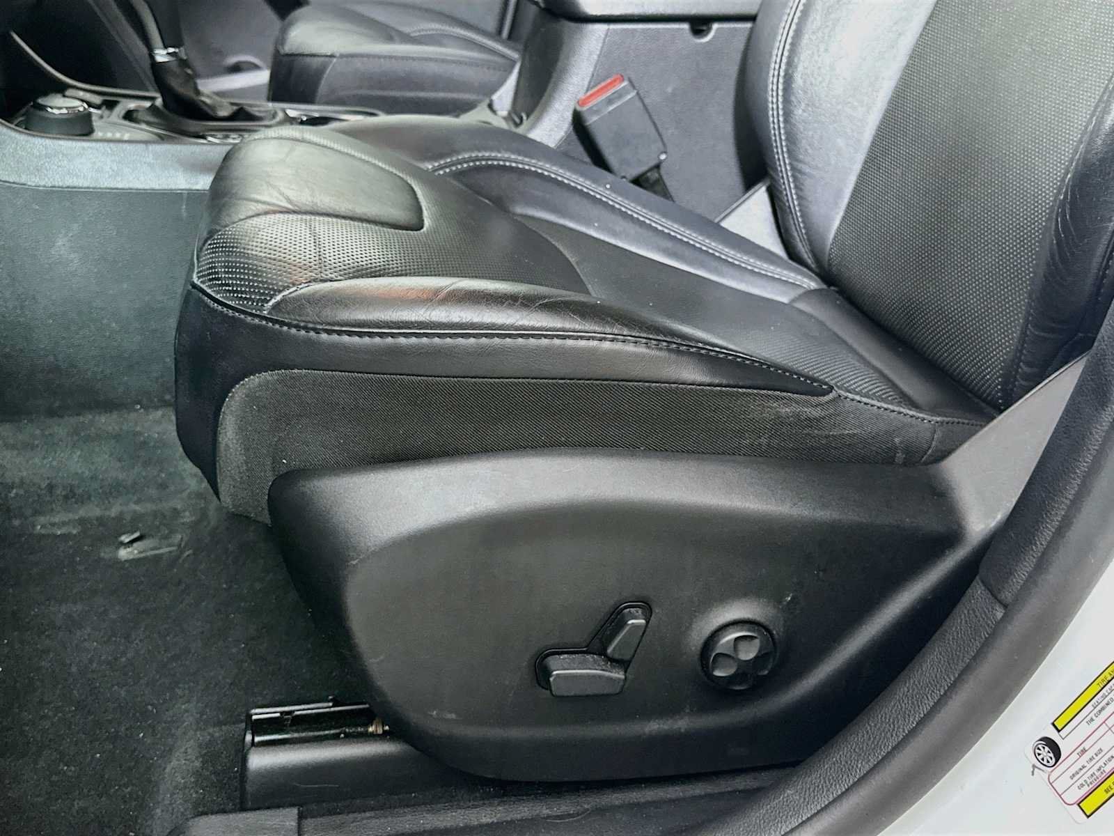 Used 2019 Jeep Cherokee Limited AWD/4WD image 17