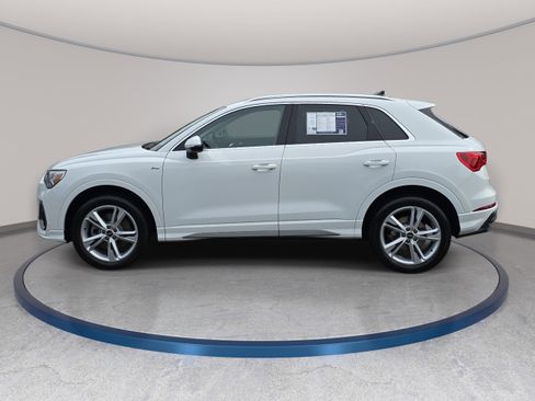 Used 2024 Audi Q3 2.0T Premium Plus w/ Premium Plus Package AWD/4WD image 8