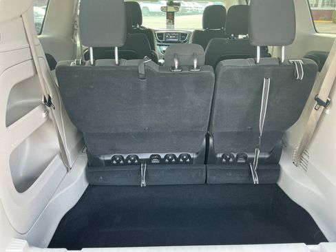 Used 2023 Chrysler Voyager LX FWD image 15