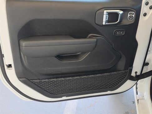 New 2025 Jeep Gladiator Sport image 31