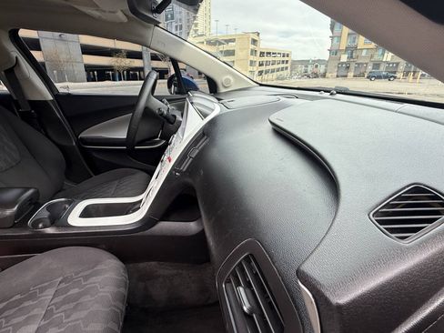 Used 2013 Chevrolet Volt FWD image 21