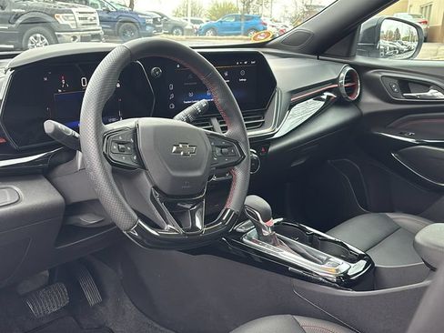 Used 2025 Chevrolet Trax RS w/ Sunroof Package FWD image 26