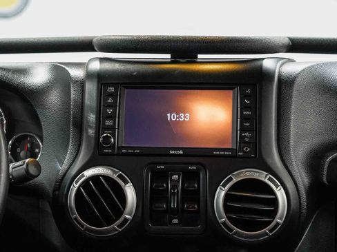 Used 2014 Jeep Wrangler Unlimited Sahara w/ Connectivity Group AWD/4WD image 14