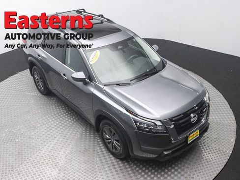 Used 2023 Nissan Pathfinder SV w/ SV Premium Package AWD/4WD image 3