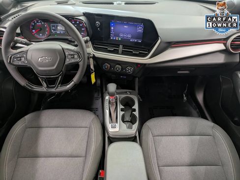 Used 2024 Chevrolet Trax RS w/ Sunroof Package FWD image 24