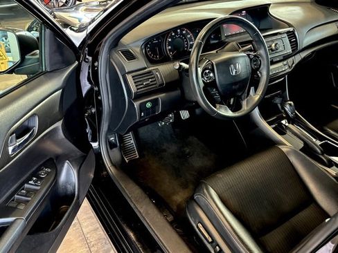 Used 2017 Honda Accord Sport image 14