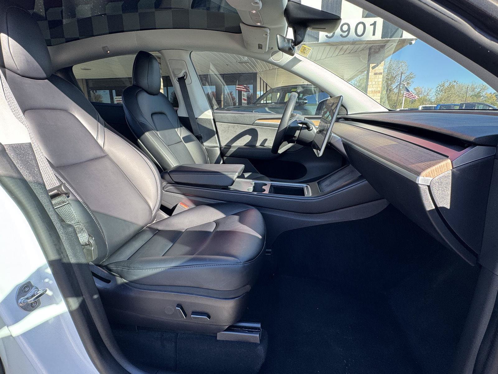 Used 2022 Tesla Model Y Long Range AWD/4WD image 22