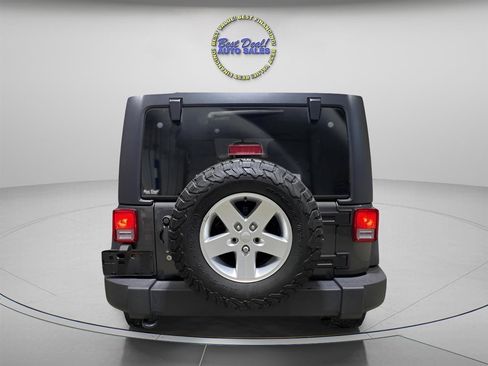 Used 2018 Jeep Wrangler Unlimited Sport S AWD/4WD image 3