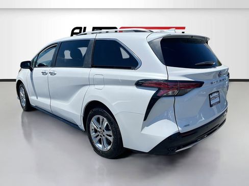 Used 2024 Toyota Sienna Platinum AWD/4WD image 5