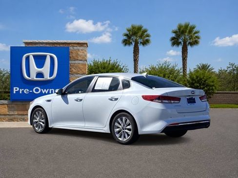 Used 2018 Kia Optima LX w/ 17" Alloy Wheels Package FWD image 3