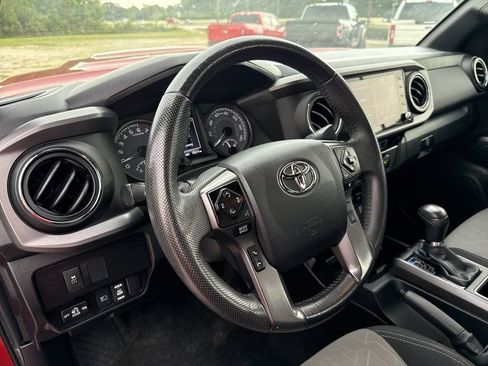 Used 2022 Toyota Tacoma TRD Sport w/ Technology Package RWD image 11