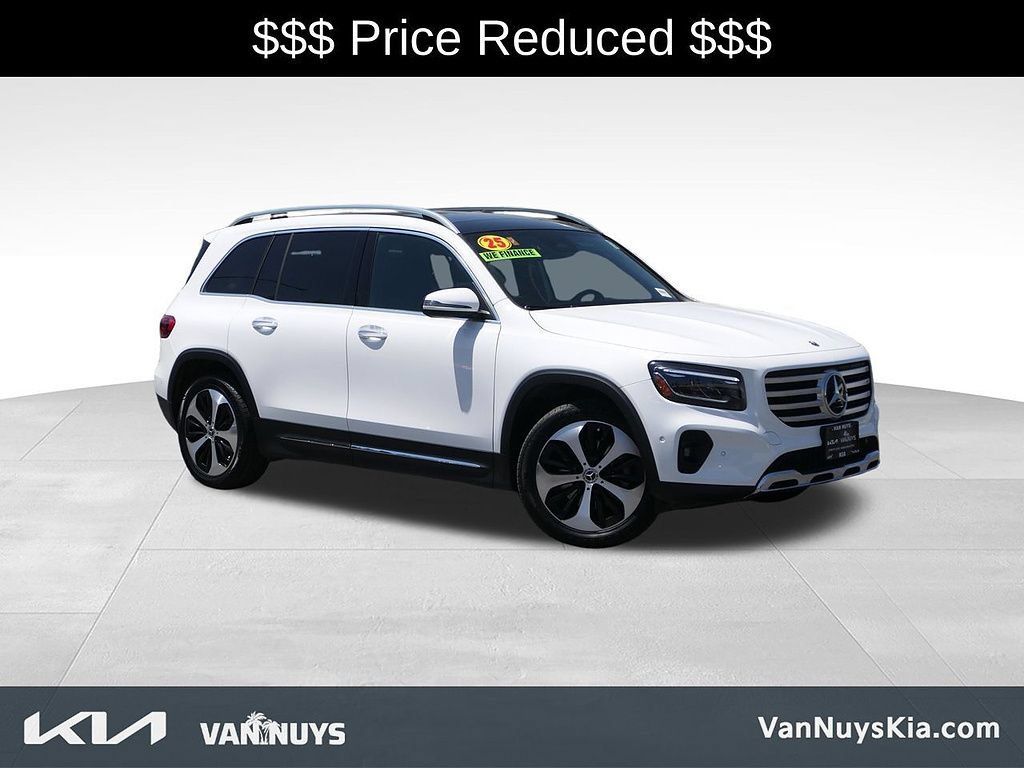 Used 2025 Mercedes-Benz GLB 250 4MATIC image 32