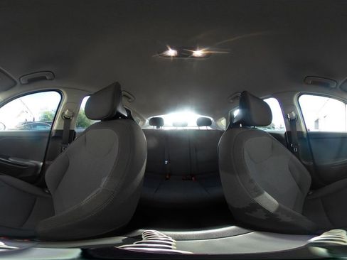 Used 2025 Kia K4 LXS image 40