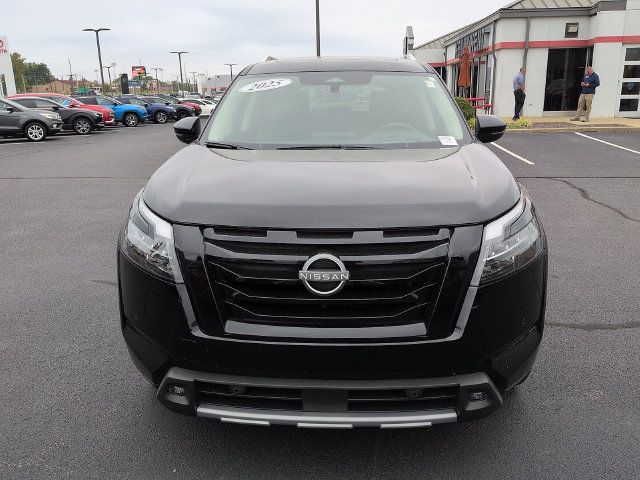 Used 2025 Nissan Pathfinder Platinum w/ Black Appearance Package AWD/4WD image 2