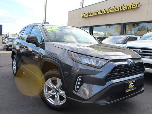 Used 2019 Toyota RAV4 LE w/ Carpet Mat Package FWD image 36