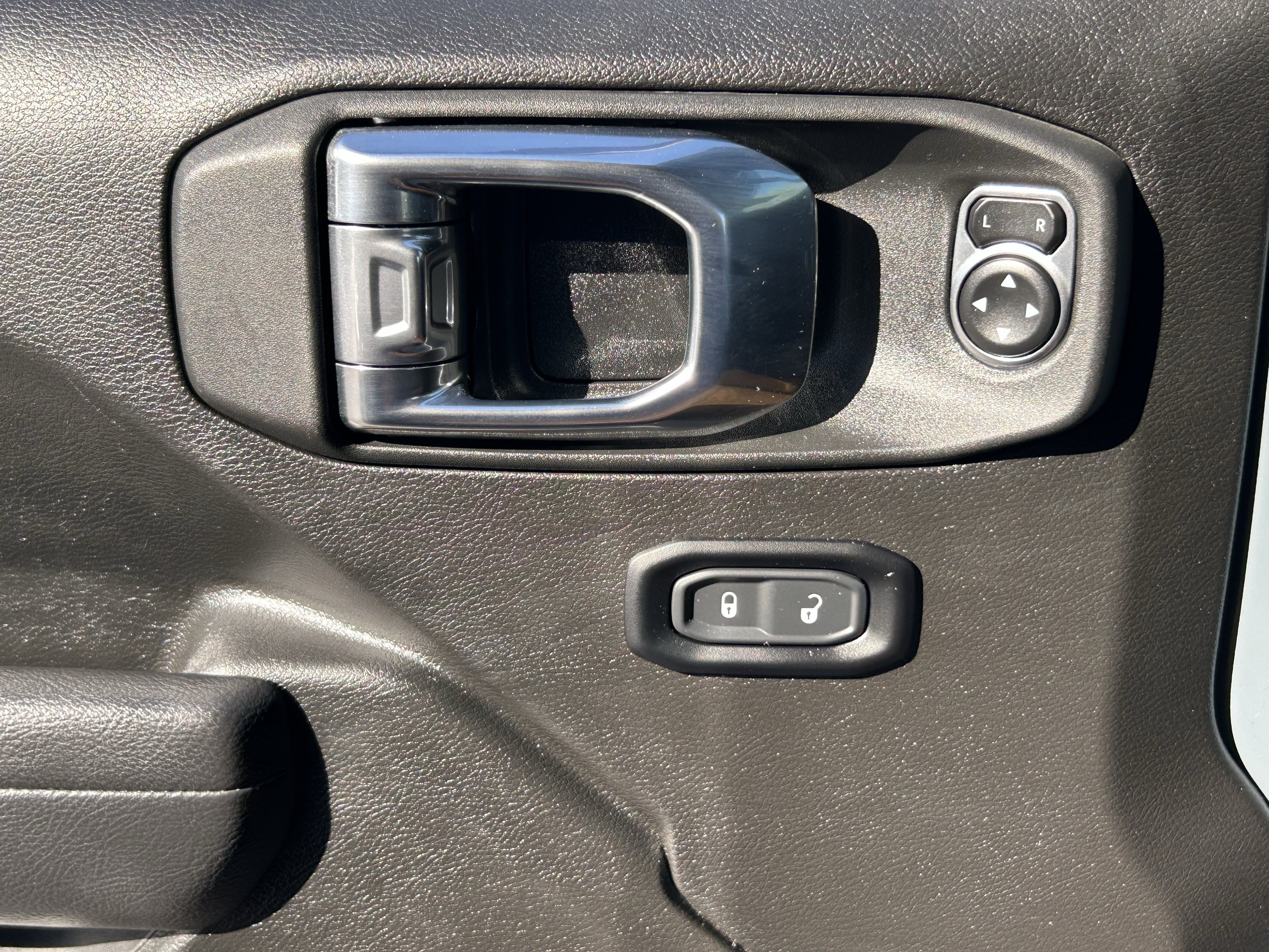 Used 2025 Jeep Wrangler Unlimited Sport AWD/4WD image 19