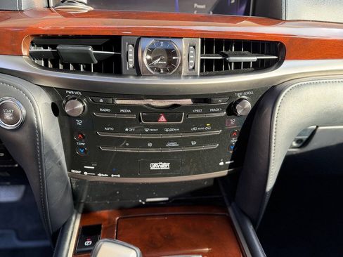 Used 2017 Lexus LX 570 4WD w/ Luxury Package image 58