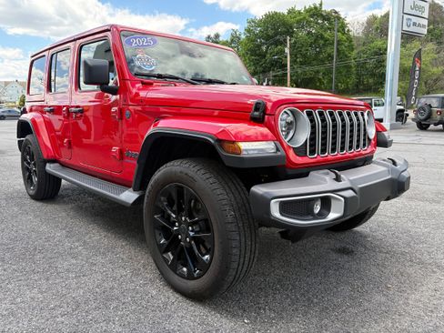 Certified 2025 Jeep Wrangler Unlimited Sahara AWD/4WD image 5