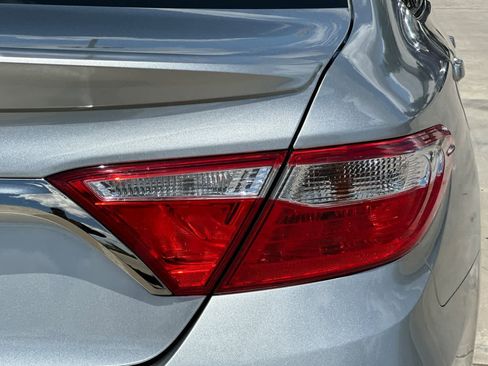 Used 2017 Toyota Camry SE FWD image 31