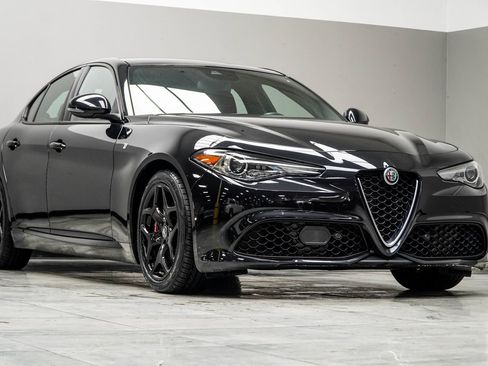Used 2022 Alfa Romeo Giulia Ti image 4