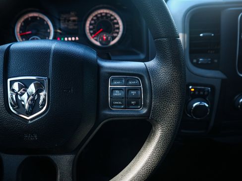 Used 2017 RAM 1500 Express image 19