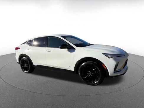 Used 2025 Buick Envista Sport Touring image 2