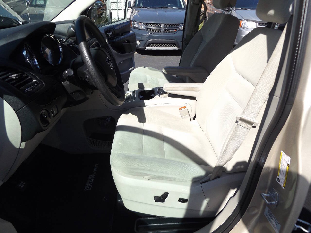 Used 2015 Dodge Grand Caravan SXT FWD image 13