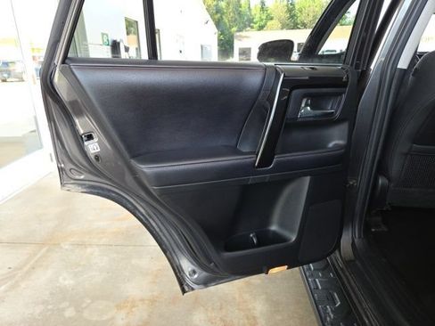 Used 2019 Toyota 4Runner TRD Off-Road AWD/4WD image 39