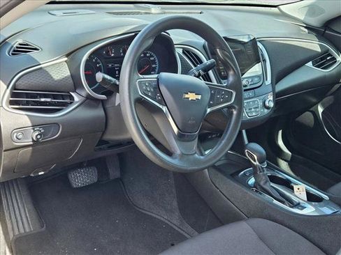 Used 2025 Chevrolet Malibu LT FWD image 9