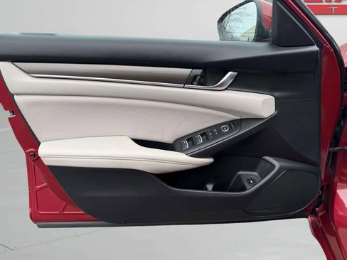 Used 2018 Honda Accord LX image 12