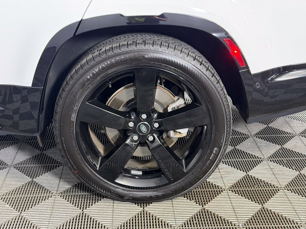 Used 2024 Land Rover Defender 130 X-Dynamic SE AWD/4WD image 11
