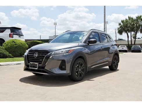 Used 2023 Nissan Kicks SR w/ SR Premium Package FWD image 2