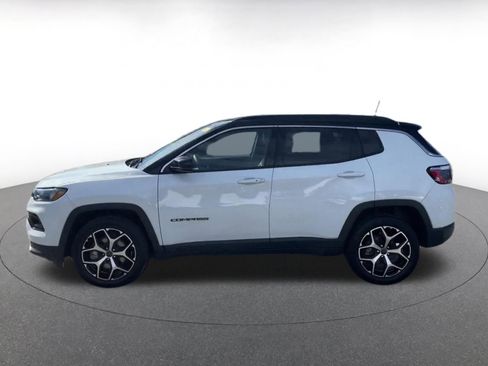 Used 2025 Jeep Compass Limited image 8