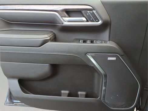 Used 2024 Chevrolet Silverado 2500 LTZ w/ LTZ Convenience Package image 18