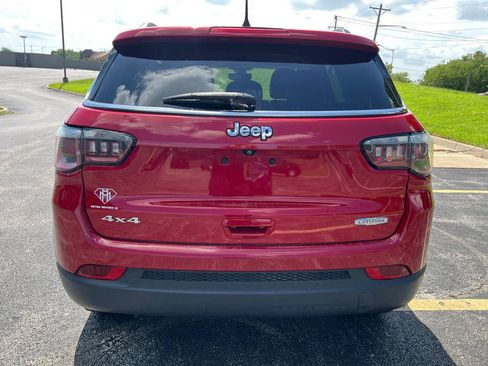Used 2018 Jeep Compass Latitude w/ Popular Equipment Group AWD/4WD image 4