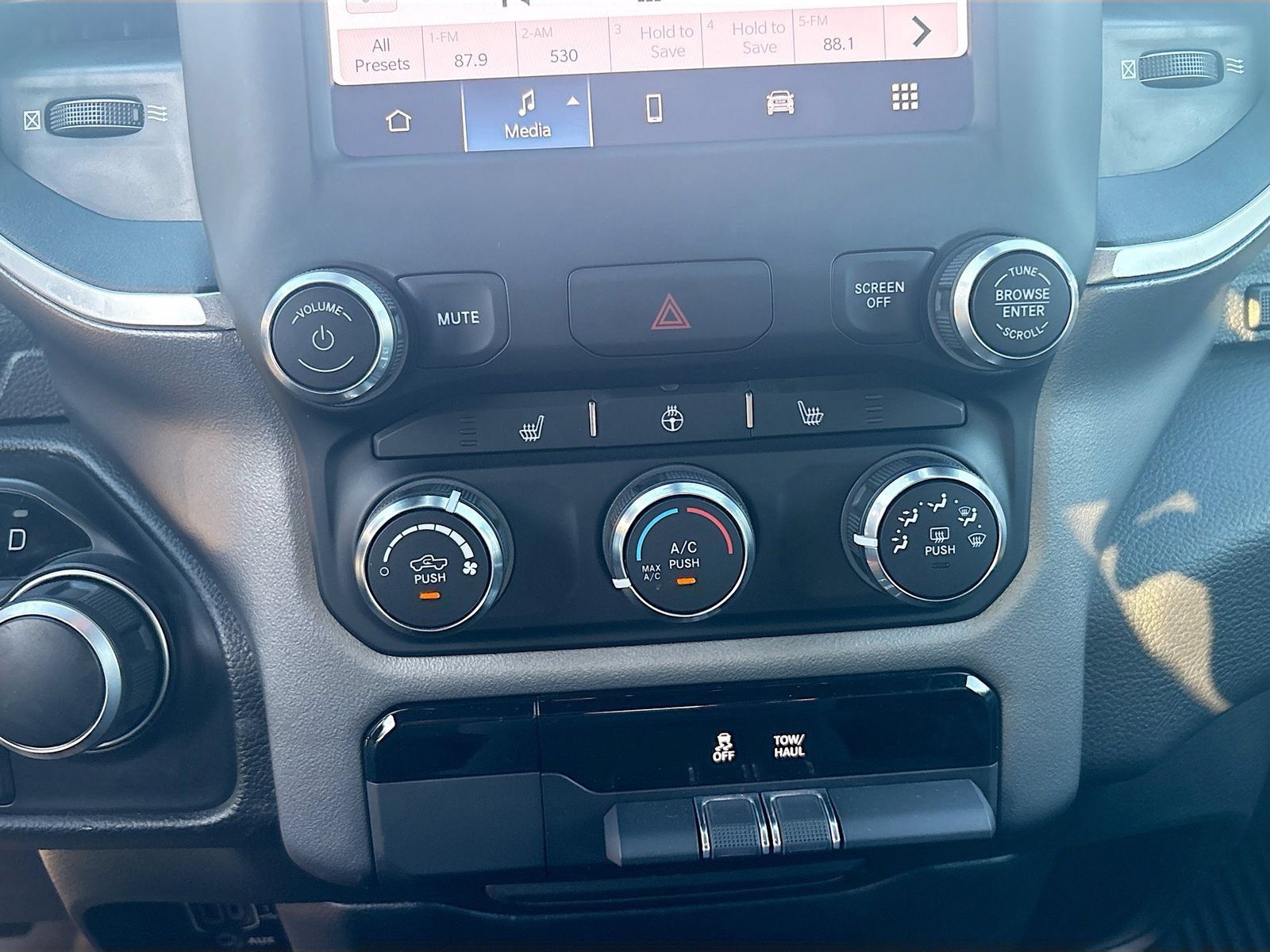Used 2023 RAM 1500 Big Horn RWD image 15